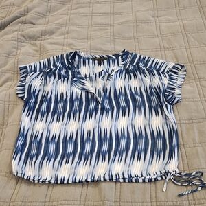 BCBGMaxAzria Navy and White Blouse Size M!